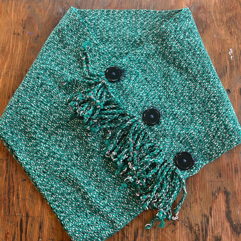 Elegant Green Knit Scarf with Black Buttons